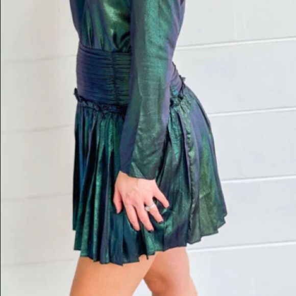 🆕 NWT ✨CURRENT AIR✨METALLIC GREEN PLEATED MERMAID MINI SKIRT - Picture 2 of 8